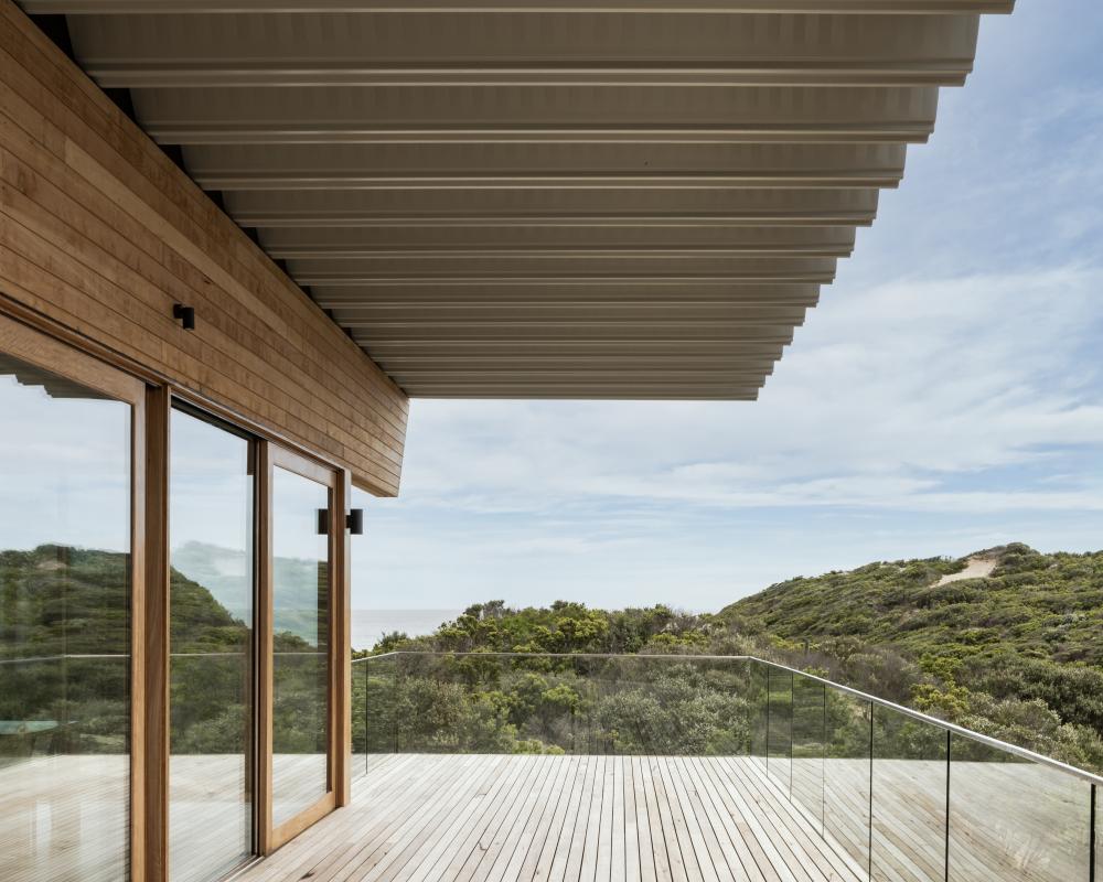 Dune House Saltvu uses Fielders ARAMAX roofing to withstand conditions 