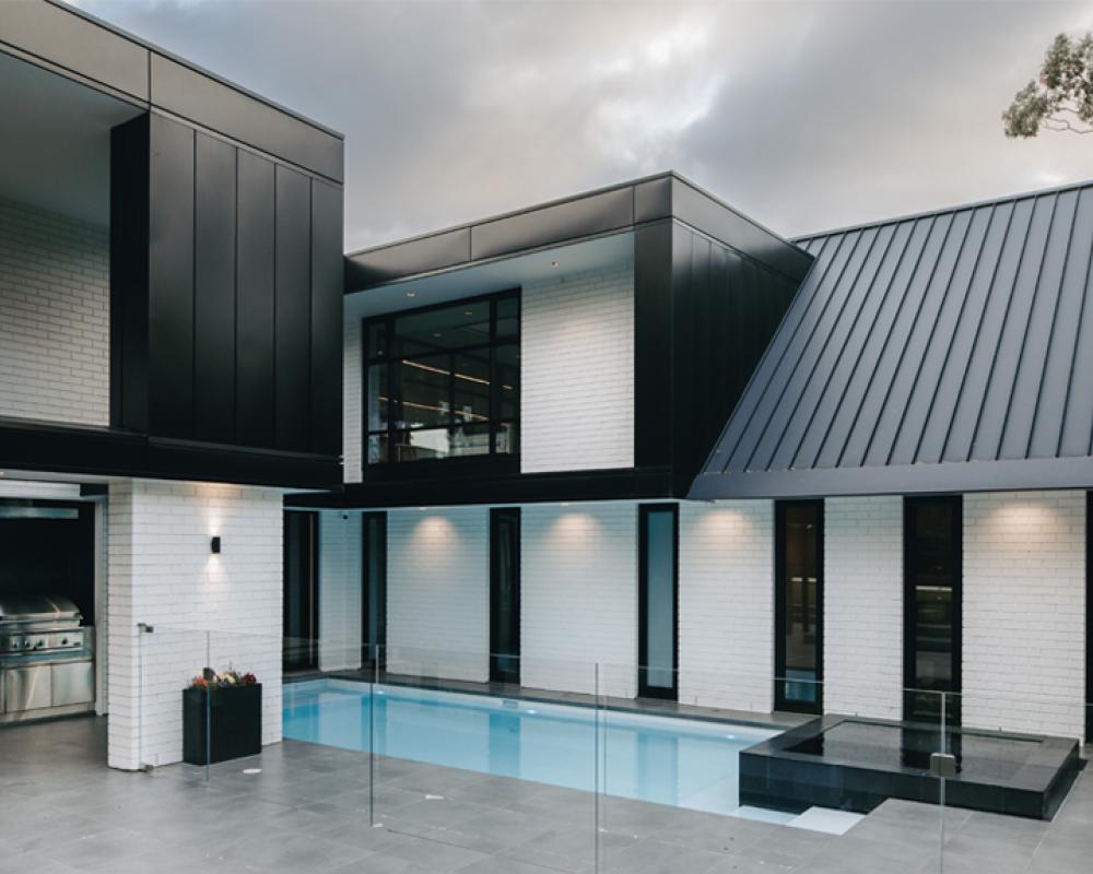Contemporary house using dark COLORBOND® roofing colours to emphasise clean lines and architectural form