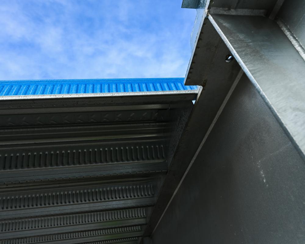 Alternative view underside of SlimDek210