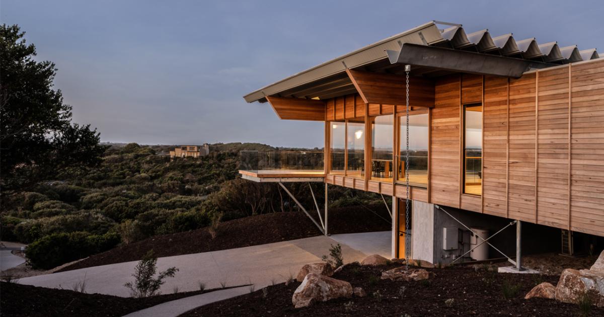 Architectural roof using ARAMAX® COLORBOND® steel sheets with wide-span roofing profile