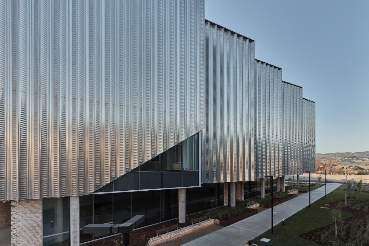 The University of Tasmania building in Fielders® steel solution ARAMAX®. 